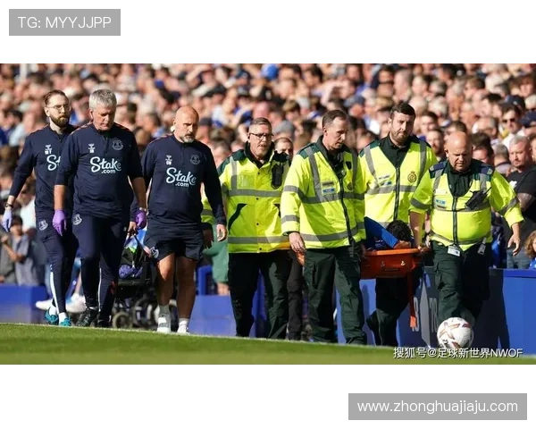 足球明星受伤后瘸腿瞬间高清图片展示与背后故事揭秘